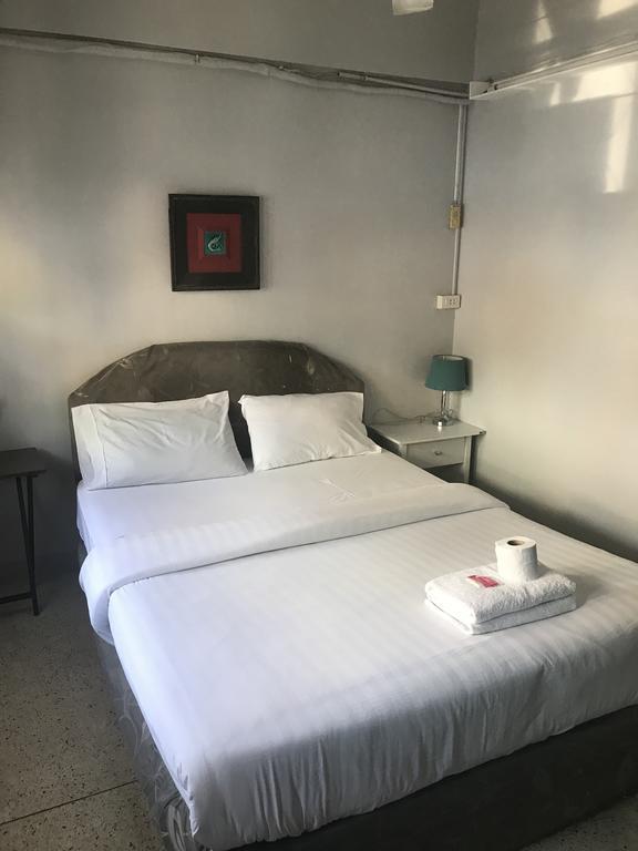 Scandalic Bar And Guest House Pattaya Ngoại thất bức ảnh