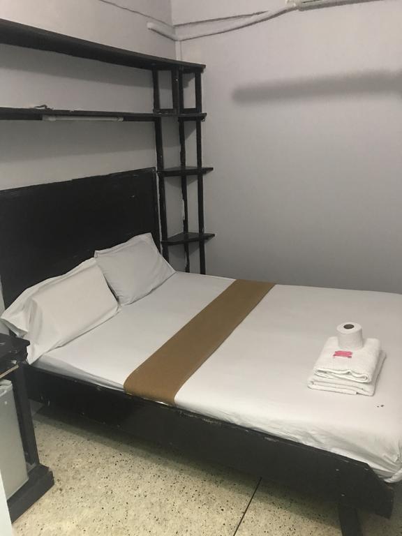 Scandalic Bar And Guest House Pattaya Ngoại thất bức ảnh