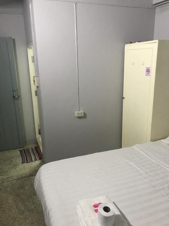 Scandalic Bar And Guest House Pattaya Ngoại thất bức ảnh