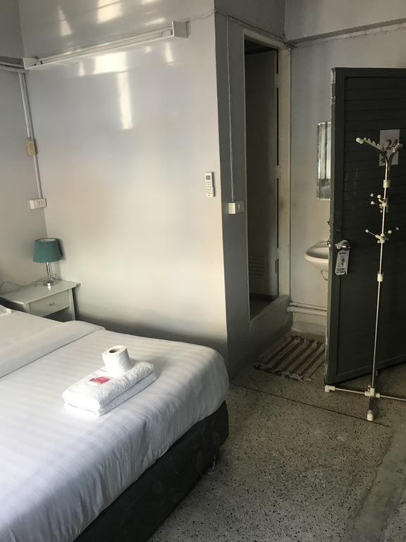Scandalic Bar And Guest House Pattaya Ngoại thất bức ảnh